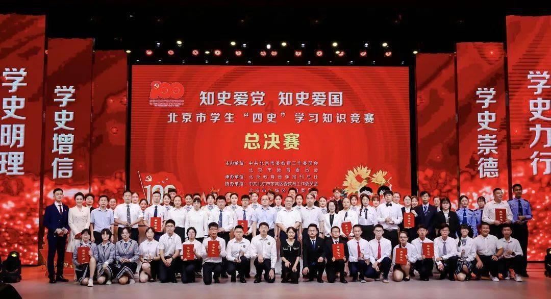 马步芳：雇用9架飞机逃离大陆，晚年甘当糊涂“大使”